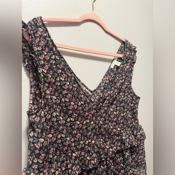 Floral V-Neck Ruffle Top - Picture 4 of 4